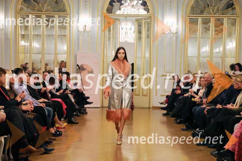 Humanitarna modna revija Roza oktober in moška moda