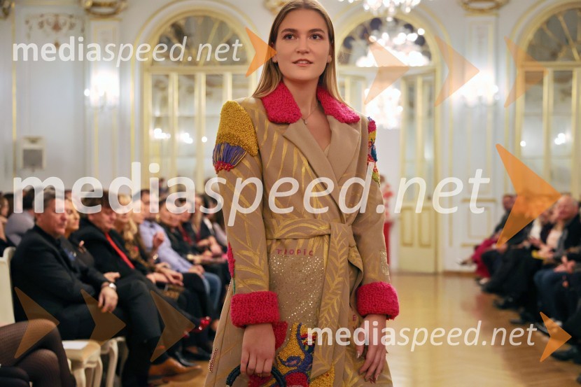 Humanitarna modna revija Roza oktober in moška moda