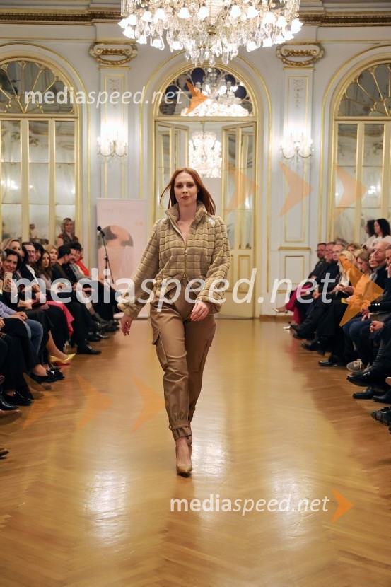 Humanitarna modna revija Roza oktober in moška moda