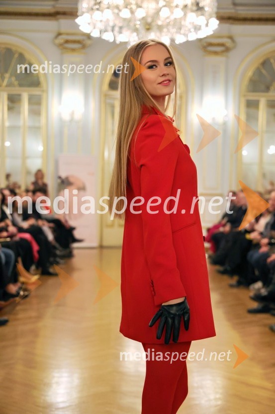 Humanitarna modna revija Roza oktober in moška moda