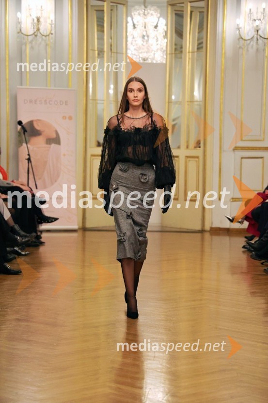 Humanitarna modna revija Roza oktober in moška moda