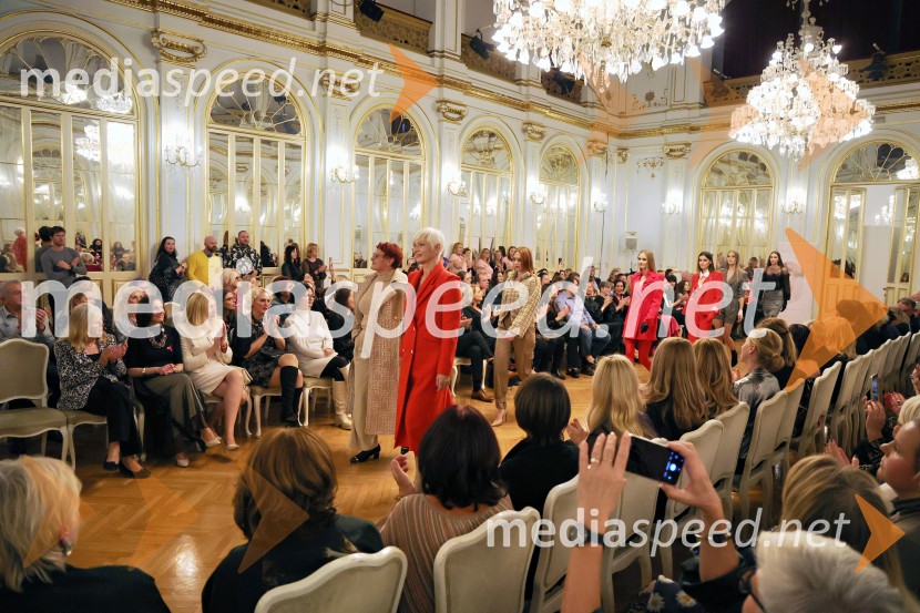 Humanitarna modna revija Roza oktober in moška moda