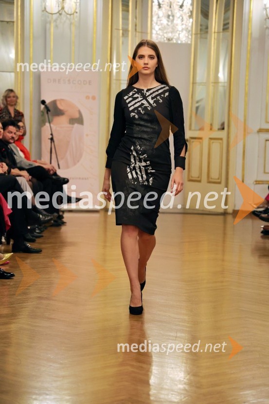 Humanitarna modna revija Roza oktober in moška moda