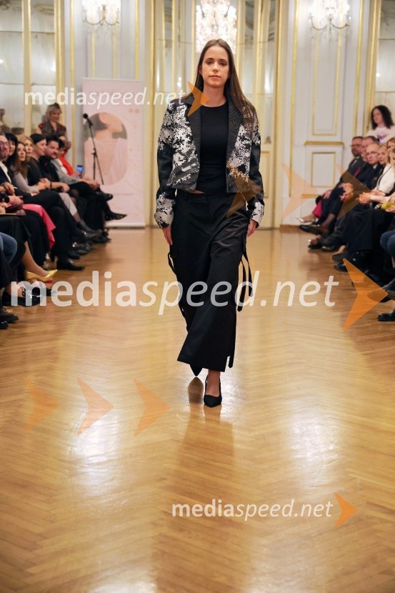 Humanitarna modna revija Roza oktober in moška moda