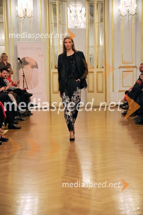 Humanitarna modna revija Roza oktober in moška moda