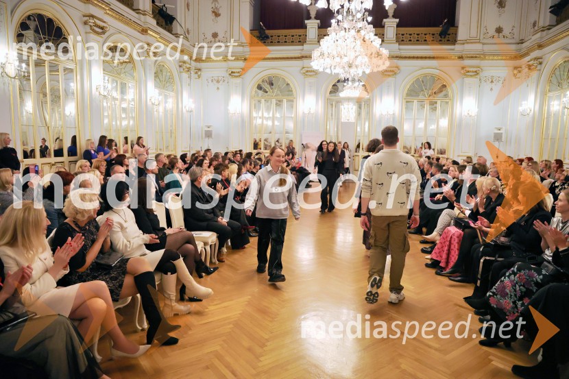 Humanitarna modna revija Roza oktober in moška moda