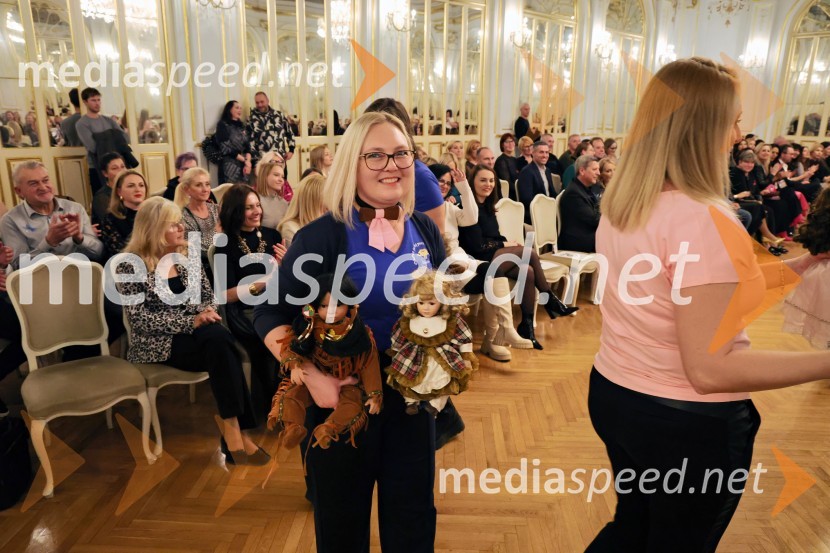 Humanitarna modna revija Roza oktober in moška moda