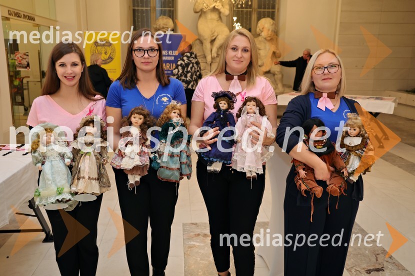 Humanitarna modna revija Roza oktober in moška moda