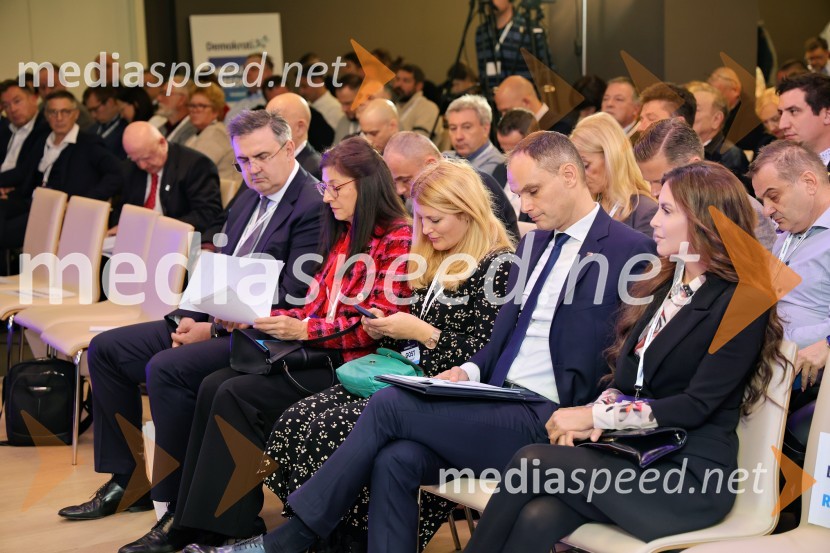  ... ;  ... ;  ... ;  Anže Logar, predsednik stranke Demokrati, poslanec Državnega zbora Republike Slovenije;  Eva Irgl, poslanka Državnega zbora Republike SlovenijeDemokrati, ustanovni kongres stranke Anžeta Logarja