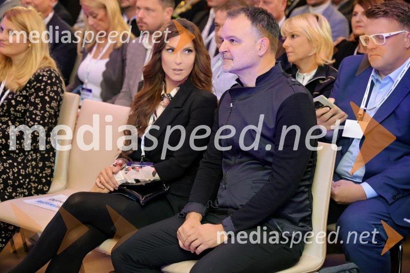  Eva Irgl, poslanka Državnega zbora Republike Slovenije;  ... Demokrati, ustanovni kongres stranke Anžeta Logarja