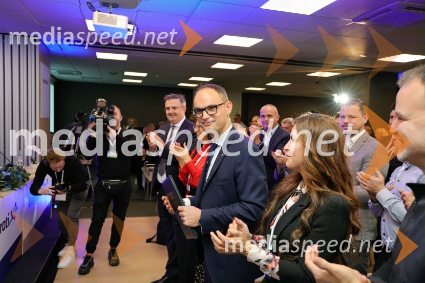  Anže Logar, predsednik stranke Demokrati, poslanec Državnega zbora Republike SlovenijeDemokrati, ustanovni kongres stranke Anžeta Logarja