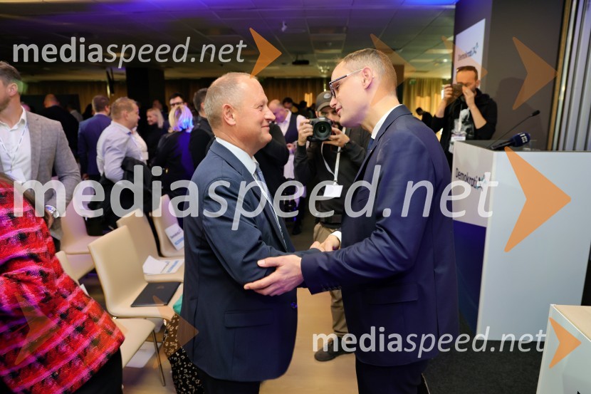  ... ;  Anže Logar, predsednik stranke Demokrati, poslanec Državnega zbora Republike SlovenijeDemokrati, ustanovni kongres stranke Anžeta Logarja