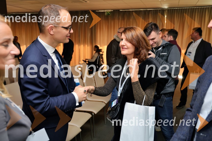  Anže Logar, predsednik stranke Demokrati, poslanec Državnega zbora Republike Slovenije;  ... Demokrati, ustanovni kongres stranke Anžeta Logarja