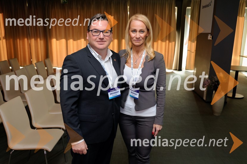  Roman Dobnikar, Inštitut Jožef Štefan;  Lea NeratDemokrati, ustanovni kongres stranke Anžeta Logarja