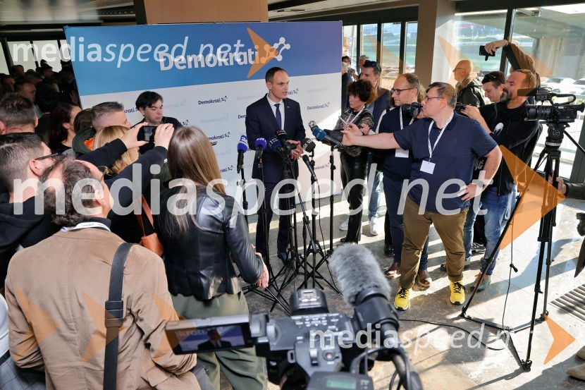  Anže Logar, predsednik stranke Demokrati, poslanec Državnega zbora Republike SlovenijeDemokrati, ustanovni kongres stranke Anžeta Logarja