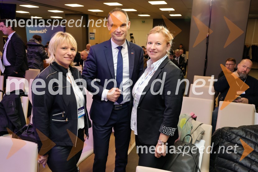  ... ;  Anže Logar, predsednik stranke Demokrati, poslanec Državnega zbora Republike Slovenije;  ... Demokrati, ustanovni kongres stranke Anžeta Logarja