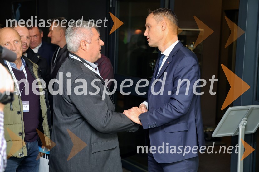  ... ;  Anže Logar, predsednik stranke Demokrati, poslanec Državnega zbora Republike SlovenijeDemokrati, ustanovni kongres stranke Anžeta Logarja