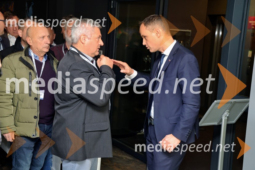  ... ;  Anže Logar, predsednik stranke Demokrati, poslanec Državnega zbora Republike SlovenijeDemokrati, ustanovni kongres stranke Anžeta Logarja