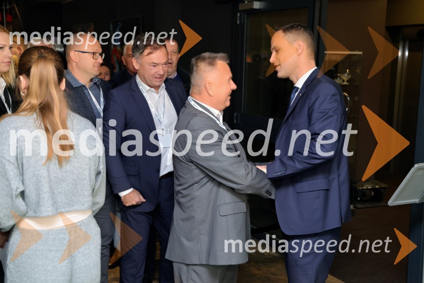  ... ;  Anže Logar, predsednik stranke Demokrati, poslanec Državnega zbora Republike SlovenijeDemokrati, ustanovni kongres stranke Anžeta Logarja