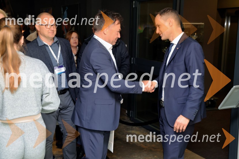  ... ;  Anže Logar, predsednik stranke Demokrati, poslanec Državnega zbora Republike SlovenijeDemokrati, ustanovni kongres stranke Anžeta Logarja