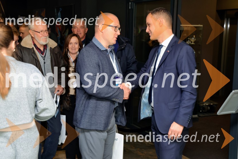  ... ;  Anže Logar, predsednik stranke Demokrati, poslanec Državnega zbora Republike SlovenijeDemokrati, ustanovni kongres stranke Anžeta Logarja