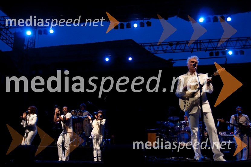 David Byrne, pevec s spremljevalno skupinoDavid Byrne, koncert