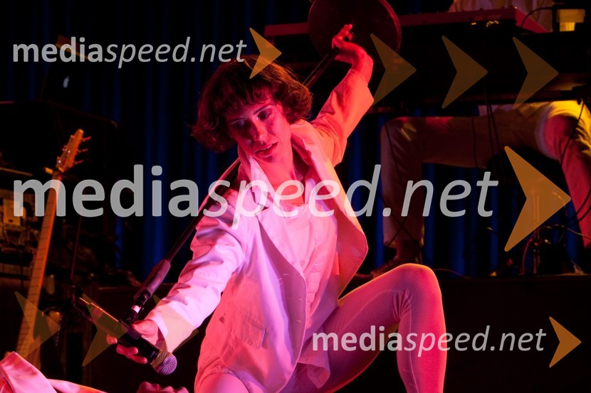 Članica spremljevalna skupine Davida ByrneaDavid Byrne, koncert