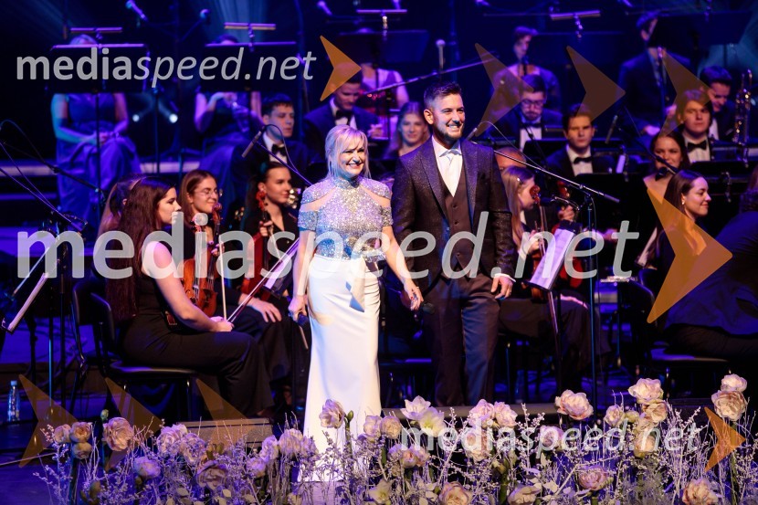  Nuša Derenda, pevka;  Domen Kljun, pevec30. Gala koncert Radia Ognjišče