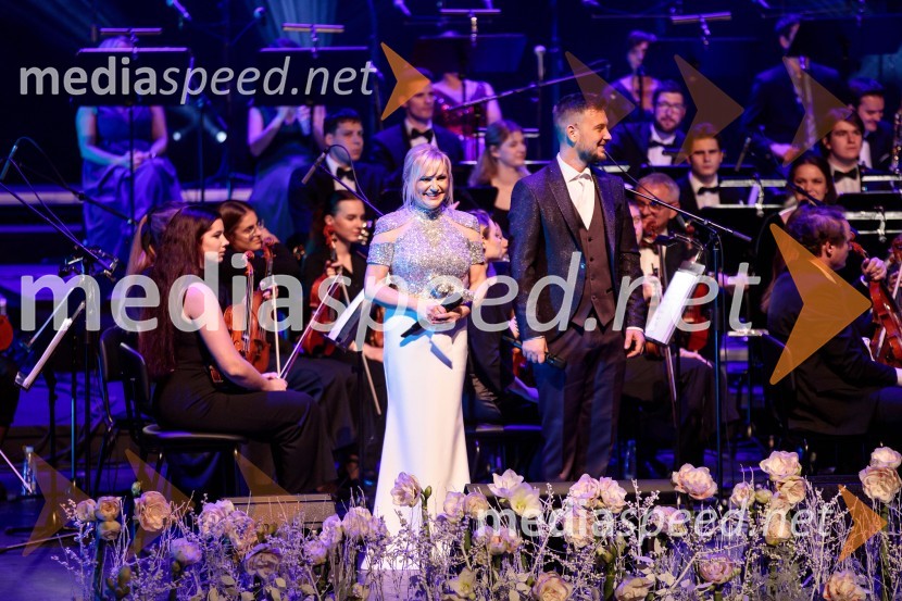  Nuša Derenda, pevka;  Domen Kljun, pevec30. Gala koncert Radia Ognjišče