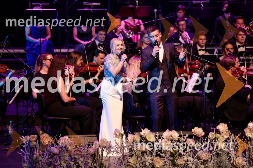  Nuša Derenda, pevka;  Domen Kljun, pevec30. Gala koncert Radia Ognjišče