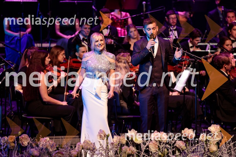  Nuša Derenda, pevka;  Domen Kljun, pevec30. Gala koncert Radia Ognjišče