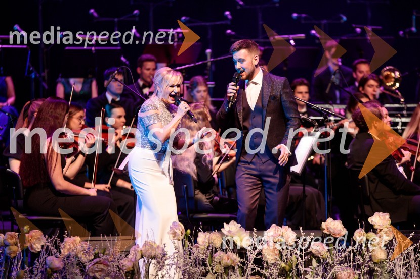  Nuša Derenda, pevka;  Domen Kljun, pevec30. Gala koncert Radia Ognjišče