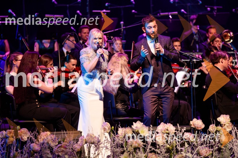  Nuša Derenda, pevka;  Domen Kljun, pevec30. Gala koncert Radia Ognjišče