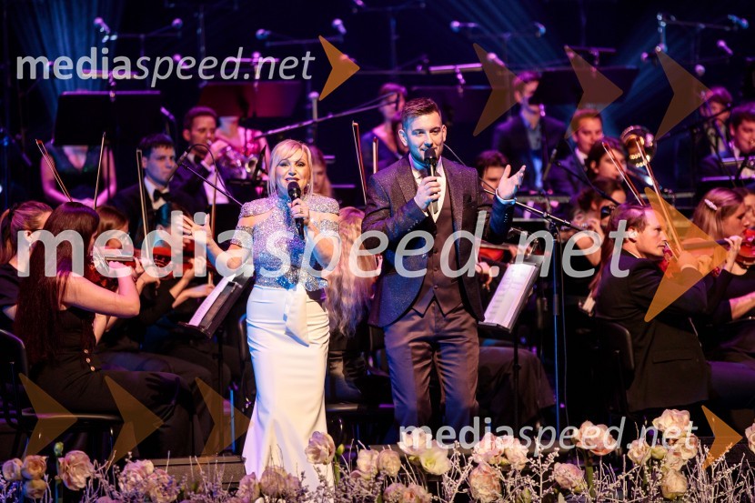  Nuša Derenda, pevka;  Domen Kljun, pevec30. Gala koncert Radia Ognjišče