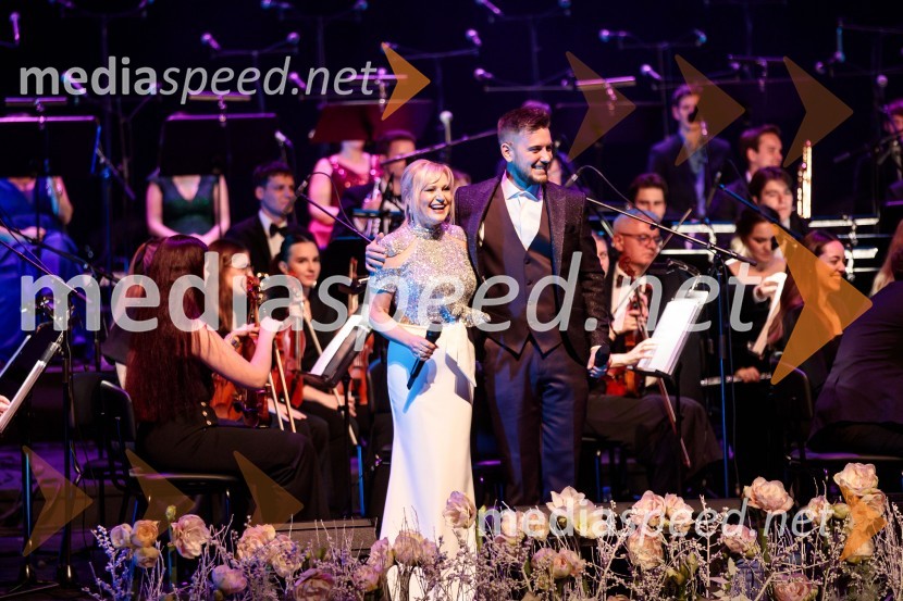  Nuša Derenda, pevka;  Domen Kljun, pevec30. Gala koncert Radia Ognjišče