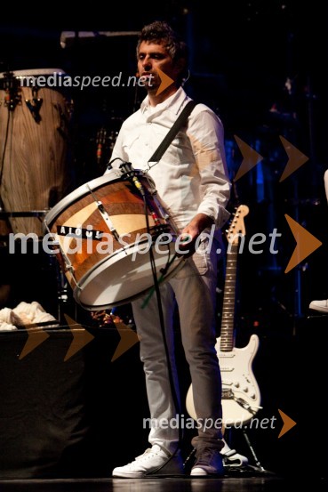 Član spremljevalne skupine Davida ByrneaDavid Byrne, koncert