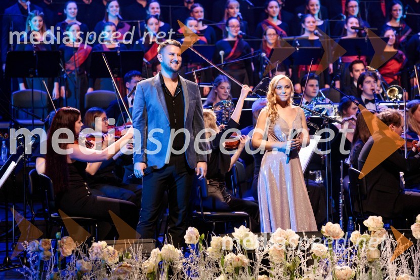  Gregor Ravnik, pevec;  Eva Černe, pevka30. Gala koncert Radia Ognjišče