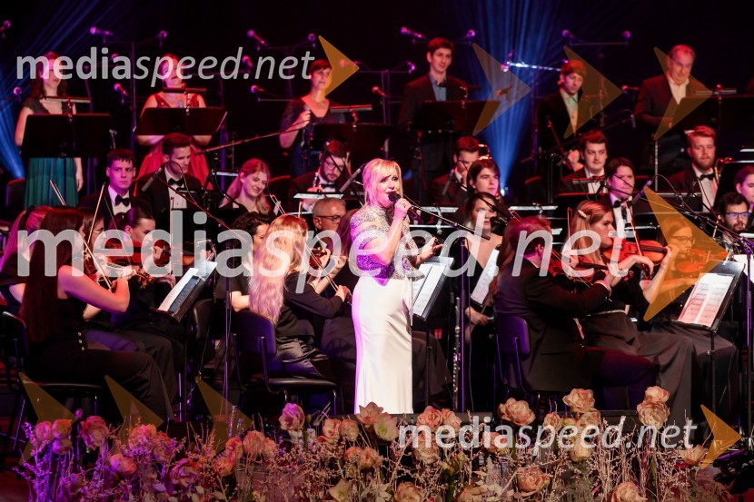  Nuša Derenda, pevka30. Gala koncert Radia Ognjišče