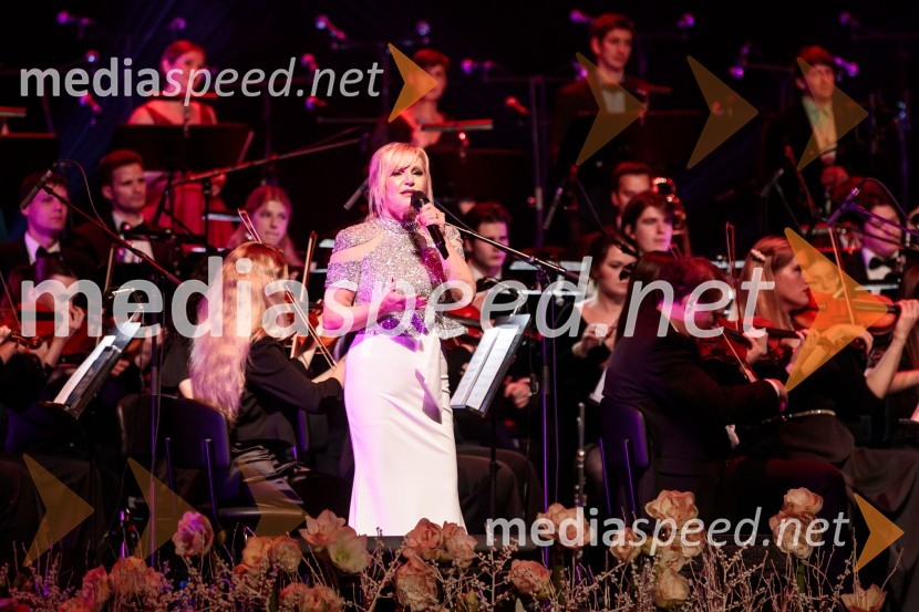  Nuša Derenda, pevka30. Gala koncert Radia Ognjišče