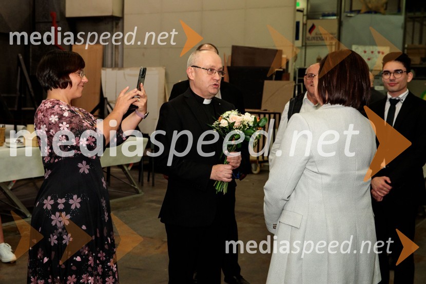  ... ; mag. Aleš Drenik, vodja programa resne glasbe, opere in balet, Cankarjev dom30. Gala koncert Radia Ognjišče