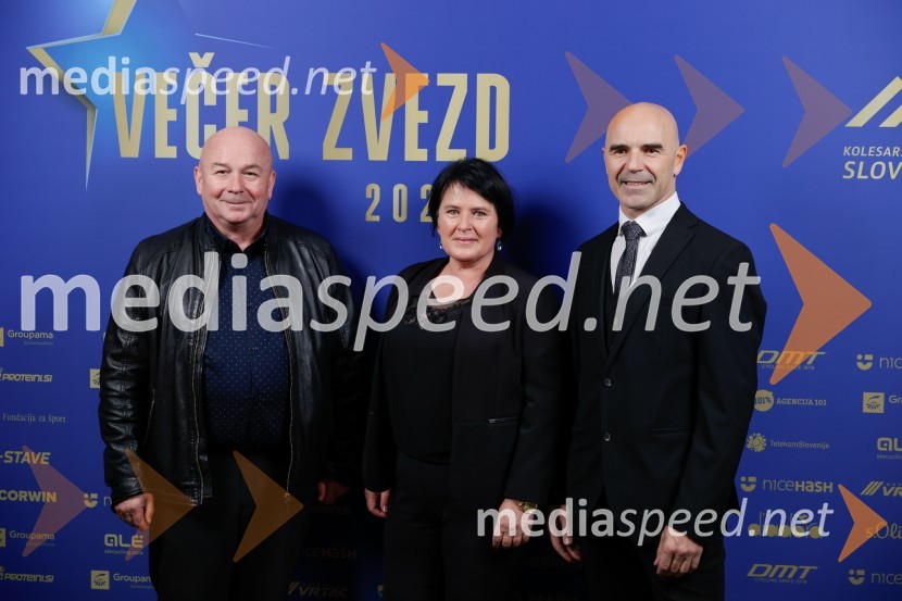  Polde Roglič;  Anita Roglič;  Pavel Marđonović, predsednik kolesarske zveze SlovenijaVečer zvezd: Kolesar leta 2024 je Tadej Pogačar