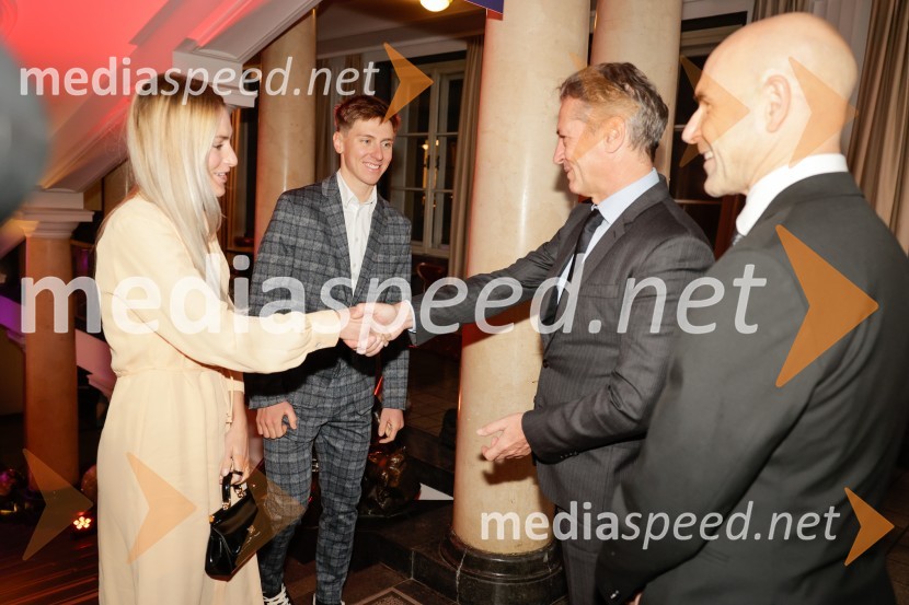  Urška Žigart, kolesarka;  Tadej Pogačar, kolesar; dr. Robert Golob, predsednik vlade RS;  Pavel Marđonović, predsednik kolesarske zveze SlovenijaVečer zvezd: Kolesar leta 2024 je Tadej Pogačar