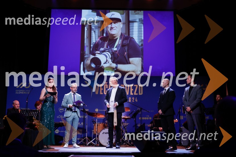  Flora Ema Lotrič, pevka;  Jože Robežnik,  televizijski voditelj;  Frane Kranjec;  Pavel Marđonović, predsednik kolesarske zveze Slovenija;  ... Večer zvezd: Kolesar leta 2024 je Tadej Pogačar