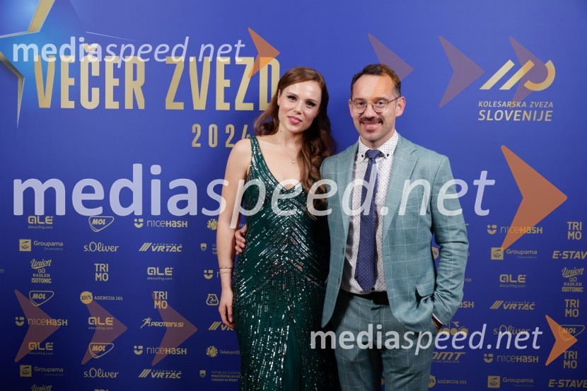  Flora Ema Lotrič, pevka;  Jože Robežnik,  televizijski voditeljVečer zvezd: Kolesar leta 2024 je Tadej Pogačar
