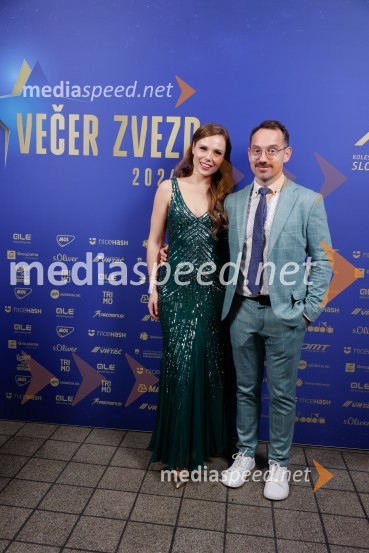  Flora Ema Lotrič, pevka;  Jože Robežnik,  televizijski voditeljVečer zvezd: Kolesar leta 2024 je Tadej Pogačar