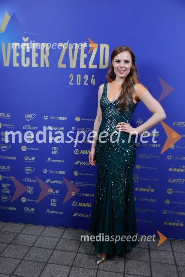  Flora Ema Lotrič, pevkaVečer zvezd: Kolesar leta 2024 je Tadej Pogačar