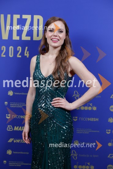  Flora Ema Lotrič, pevkaVečer zvezd: Kolesar leta 2024 je Tadej Pogačar