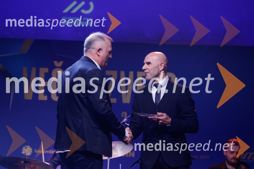  Frane Kranjec;  Pavel Marđonović, predsednik kolesarske zveze SlovenijaVečer zvezd: Kolesar leta 2024 je Tadej Pogačar