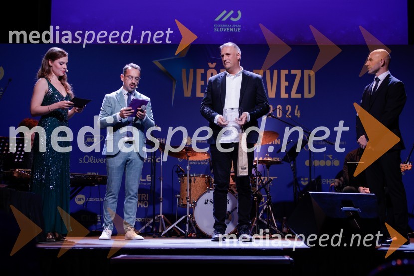  Flora Ema Lotrič, pevka;  Jože Robežnik,  televizijski voditelj;  Frane Kranjec;  Pavel Marđonović, predsednik kolesarske zveze SlovenijaVečer zvezd: Kolesar leta 2024 je Tadej Pogačar