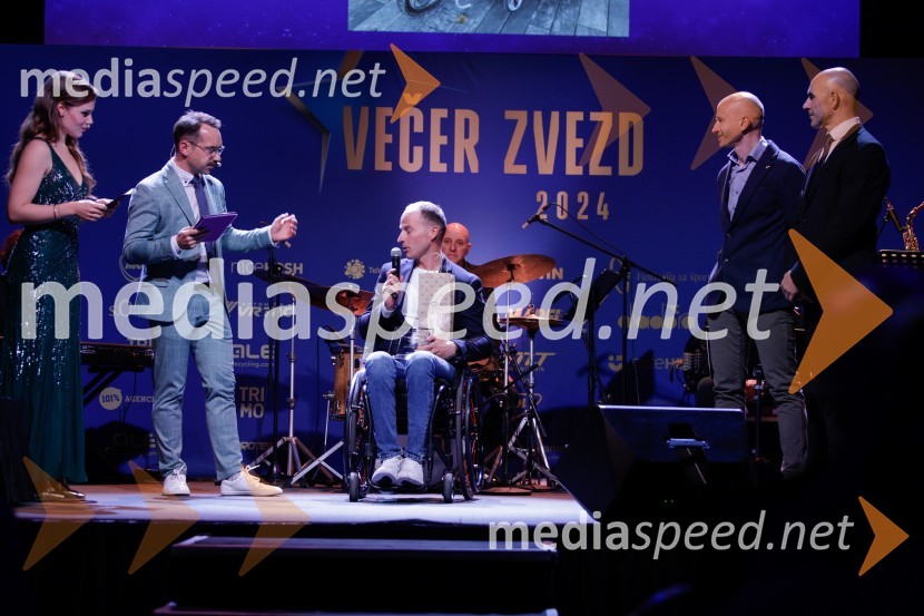  Flora Ema Lotrič, pevka;  Jože Robežnik,  televizijski voditelj;  Anej Doplihar, slovenski paraolimpijec;  ... ;  Pavel Marđonović, predsednik kolesarske zveze SlovenijaVečer zvezd: Kolesar leta 2024 je Tadej Pogačar